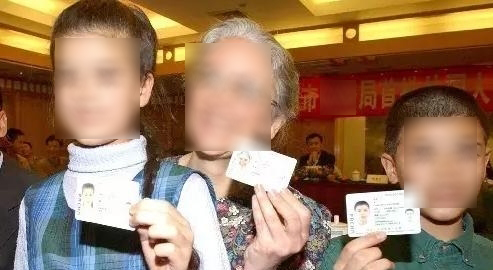 在華外國人新“身份證”啟用，可用身份證閱讀器核驗